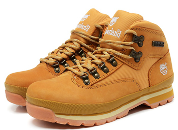 Американская торговая компания Timberland известна всему миру благодаря своим «желтым ботинкам».