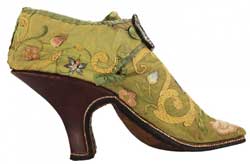 женские туфли в ХІХ веке стали более дешевыми и доступными 