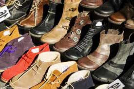 недорогая обувь на рыночных рядах