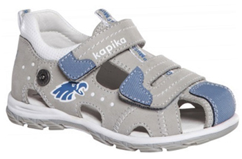 в магазинах "Шаг вперёд" представлена детская обувь торговой марки Kapika 