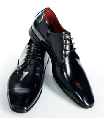Зачастую мужчины останавливают свой выбор на качественных туфлях самого лаконичного дизайна и классических расцветок